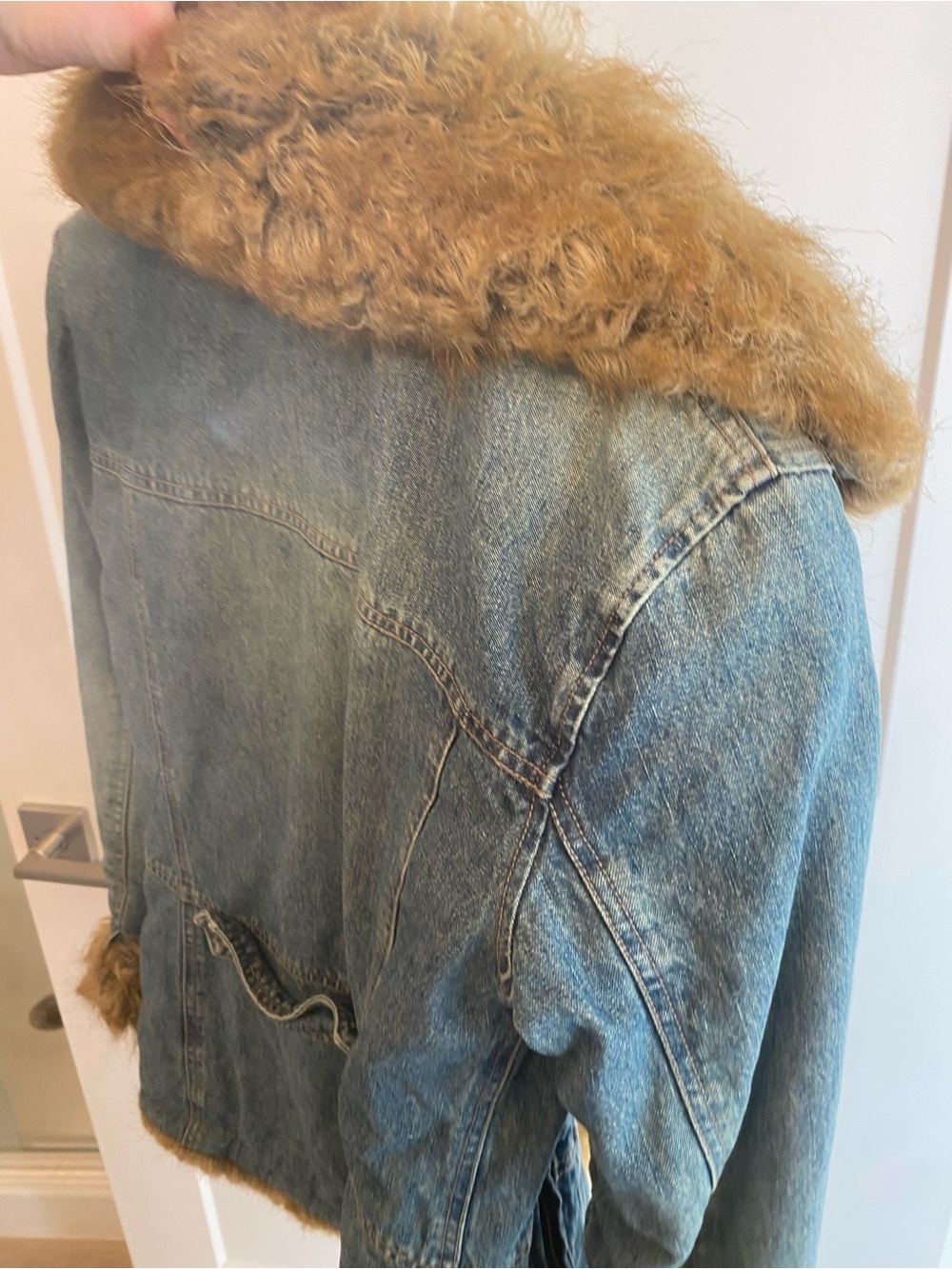 Vintage Y2K Denim Jacket with Brown Faux-Fur Trim - Picture 13 of 13